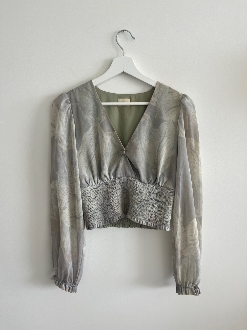 Wilfred Sage and Gray Floral V-Neck Smocked Crop Blouse